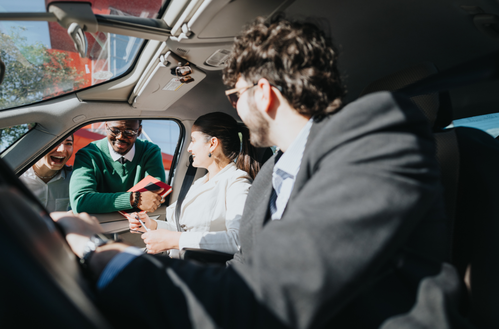 University carpooling program with Pave Commute. Eine Fahrgemeinschaft zur Uni mit Pave Commute